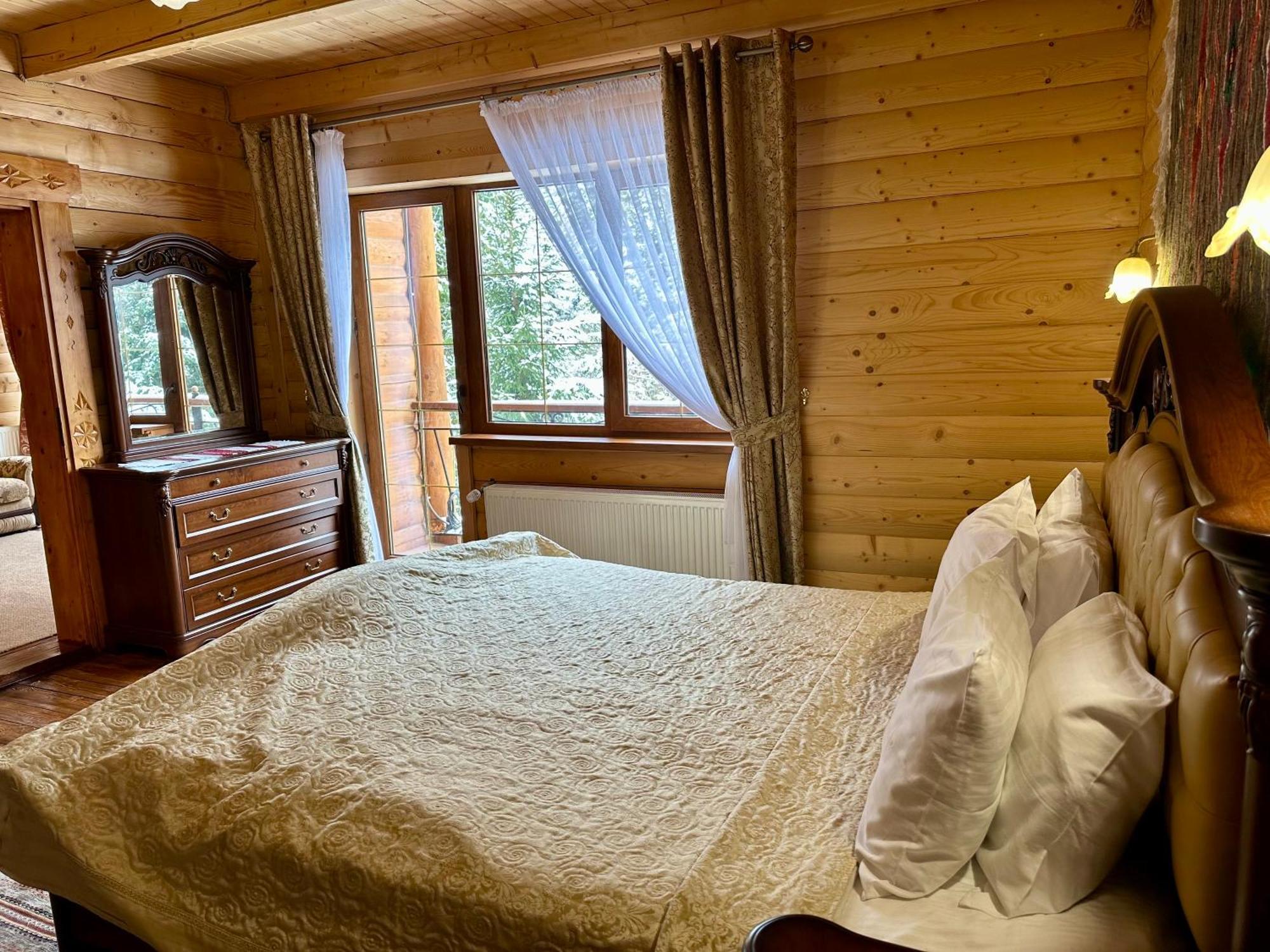 Hotel Dykyi Med タターリウ エクステリア 写真