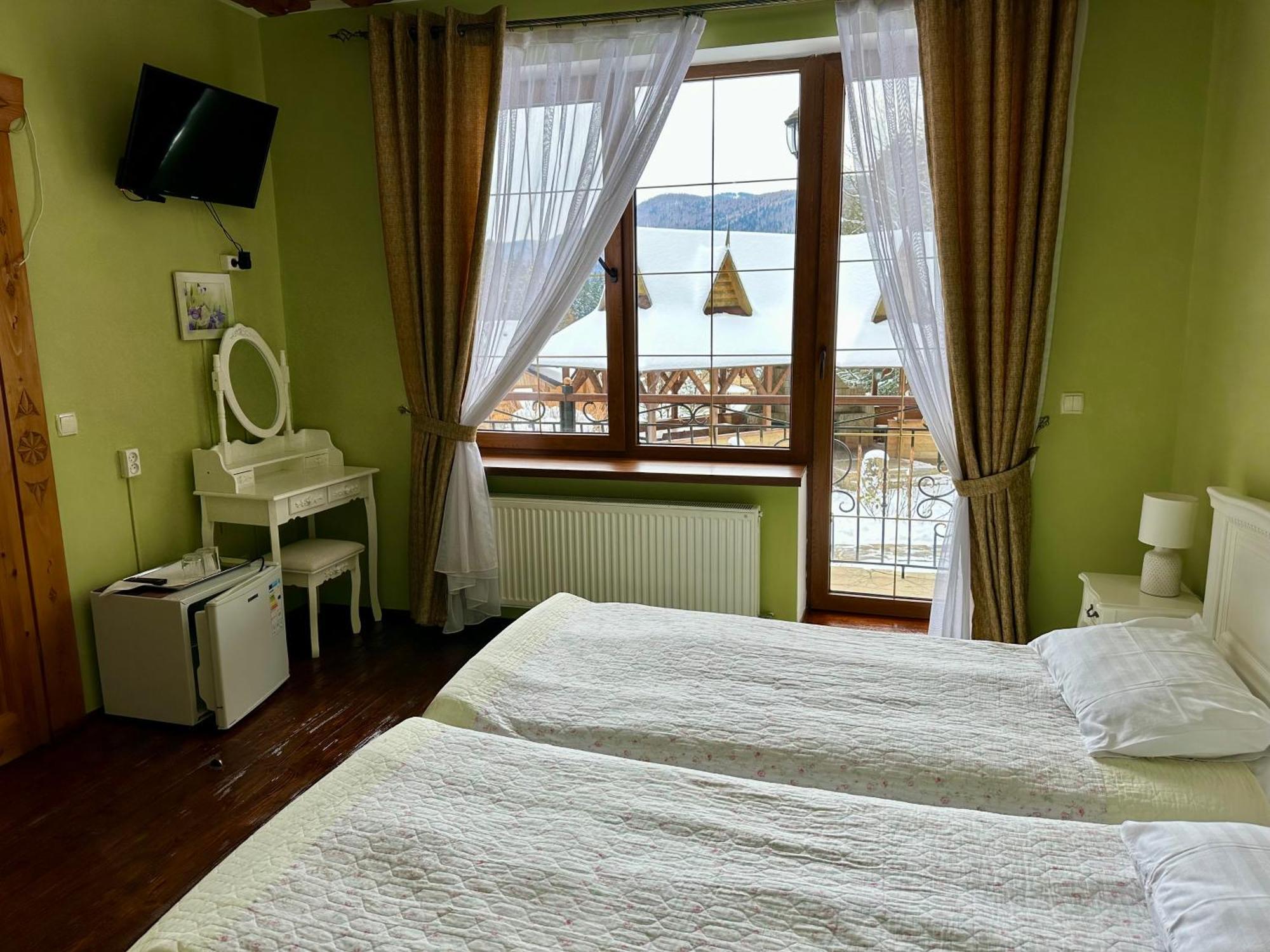 Hotel Dykyi Med タターリウ エクステリア 写真